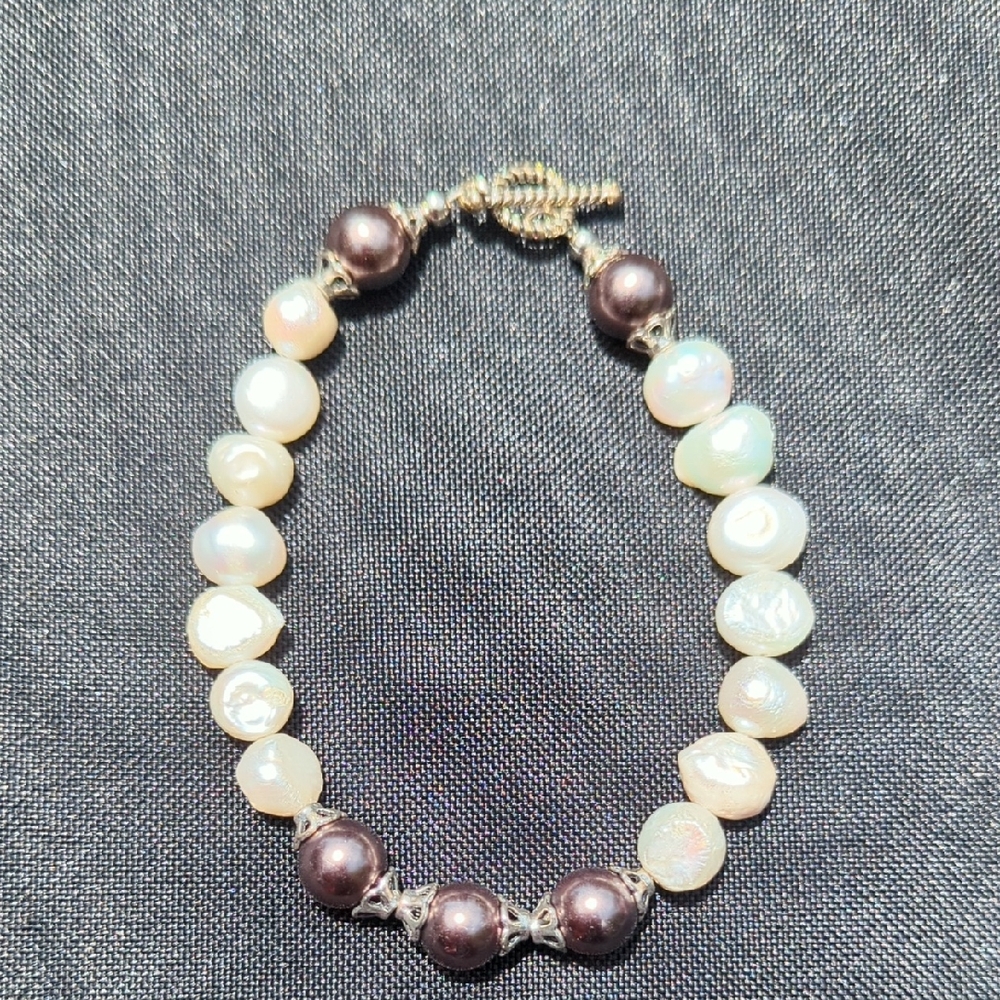 White and Purple Beaded Bracelet with Elegant Design